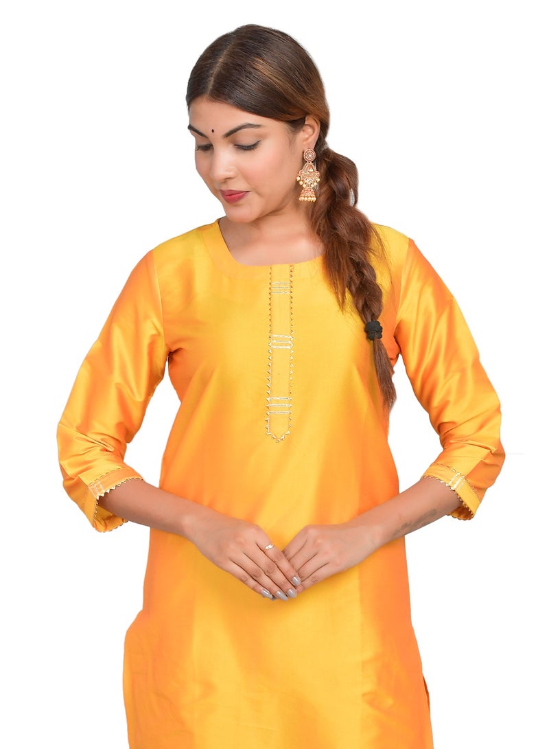 ريارا كورتي نسائي أصفر مع بنطلون طقم 3/4 كم كورتا بانت طقم حرير فني (تفتا عادي) مقاس S  - Image 3