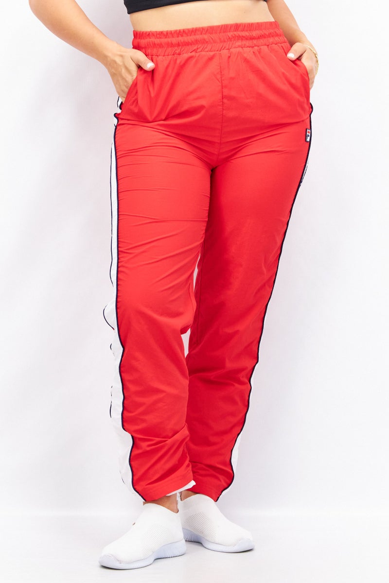 FILA سروال رياضي نسائي بتصميم لوجو العلامة التجارية، أحمر - Image 1