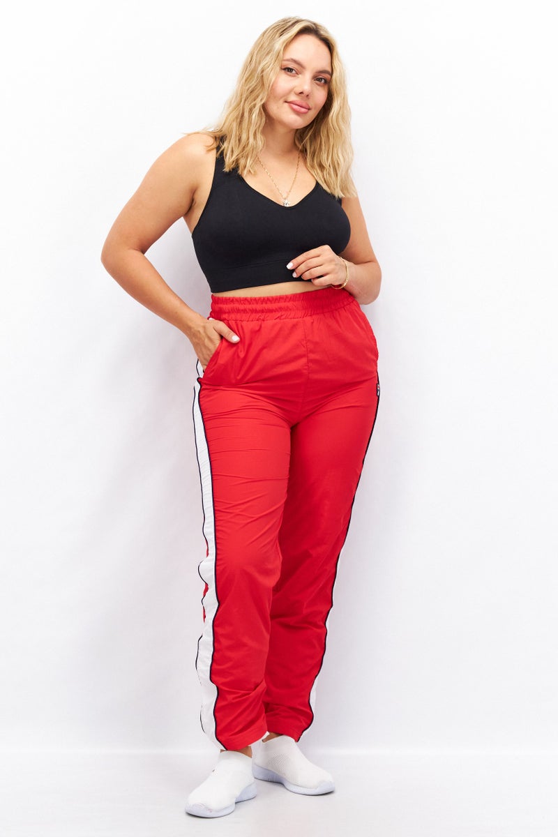 FILA سروال رياضي نسائي بتصميم لوجو العلامة التجارية، أحمر - Image 4