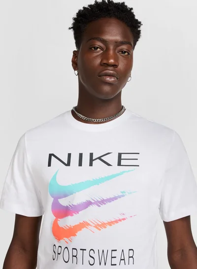 نايكي تيشيرت بشعار Swoosh من Nike