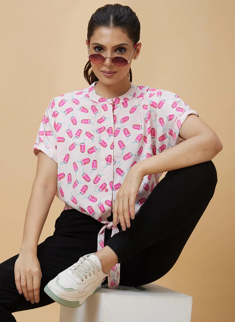 جلو باص قميص نسائي أبيض بطبعة حوارية بياقة ماندرين وربطة خصر