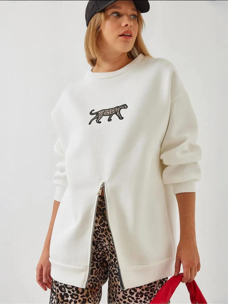 Bianco Lucci LUCCI Embroidered Crew Neck Sweatshirt with Zipper
