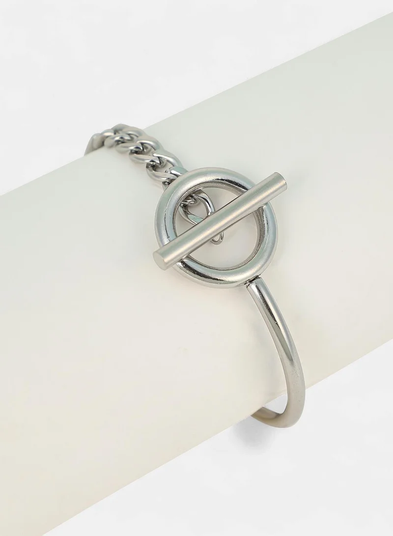 SOHI SOHI Women The Interlock-Bar Chain Bracelet | Metallic  Colour | One-Size | Metallic Alloy Material | Lobster Clasp Closure | Bracelet For Casual & Evening Wear