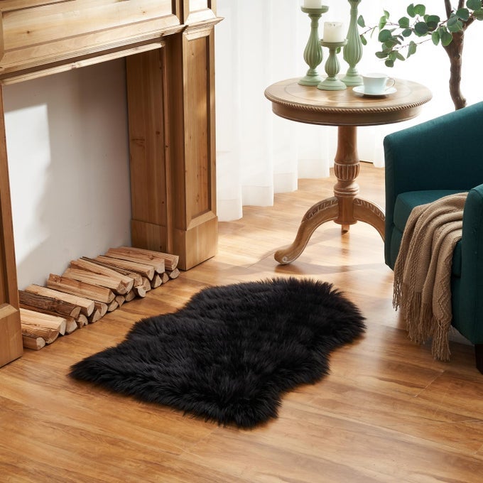 EASYJOY ULTRA SOFT FLUFFY SHAGGY AREA RUG FAUX FUR RUG CHAIR COVER SEAT PAD FUZZY AREA RUG FOR BEDROOM FLOOR SOFA LIVING ROOM 2 X 3 FT SHEEPSKIN BLACK