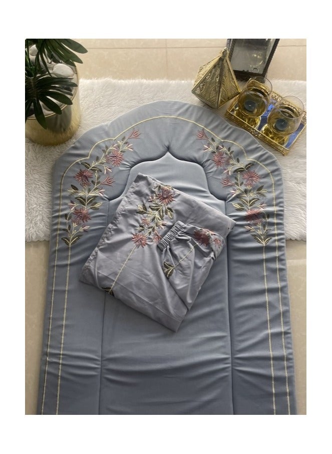 مجموعة هدايا رمضان طقم سجادة صلاة مطرزفاخرة 3 قطع - رمادي - Image 1