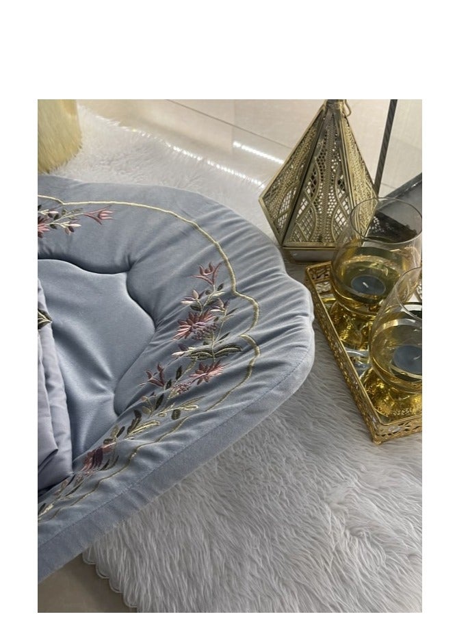 مجموعة هدايا رمضان طقم سجادة صلاة مطرزفاخرة 3 قطع - رمادي - Image 3