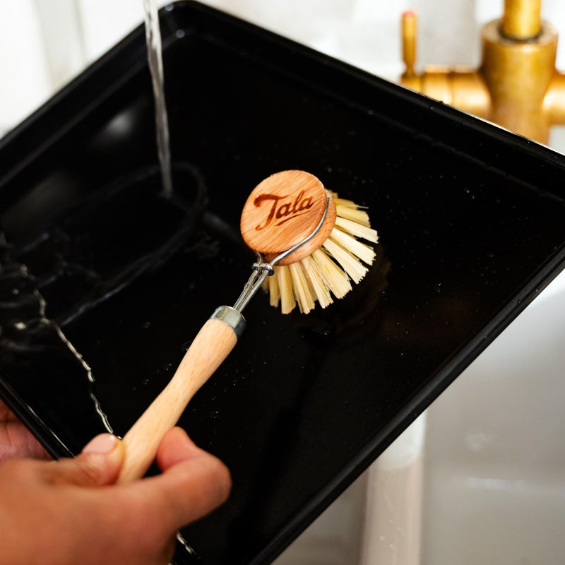 تالا Tala Wooden dish brush with Natural Fibres, Long reach washing up brush ideal for Cleaning Kitchen Goods like glasses, plates, pots and pans, Has a replacable brush heads - Image 4