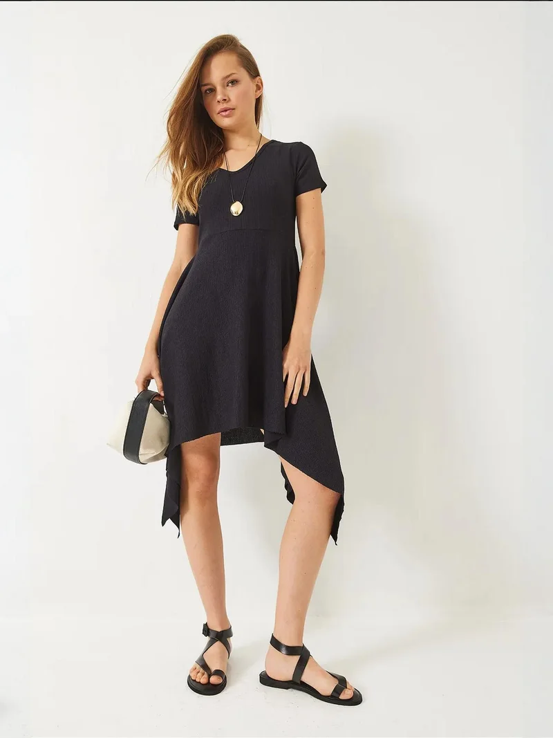 بيانكو لوتشي فستان قصير بياقة على شكل حرف  غير متماثل من لوتشي