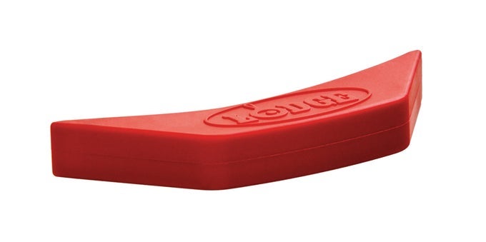 SILICONE ASSIST HANDLE HOLDER DISHWASHER SAFE HOT HANDLE HOLDER DESIGNED FOR TRADITIONAL CAST IRON DUAL HANDLE PRODUCTS REUSABLE HEAT PROTECTION UP TO 450 RED
