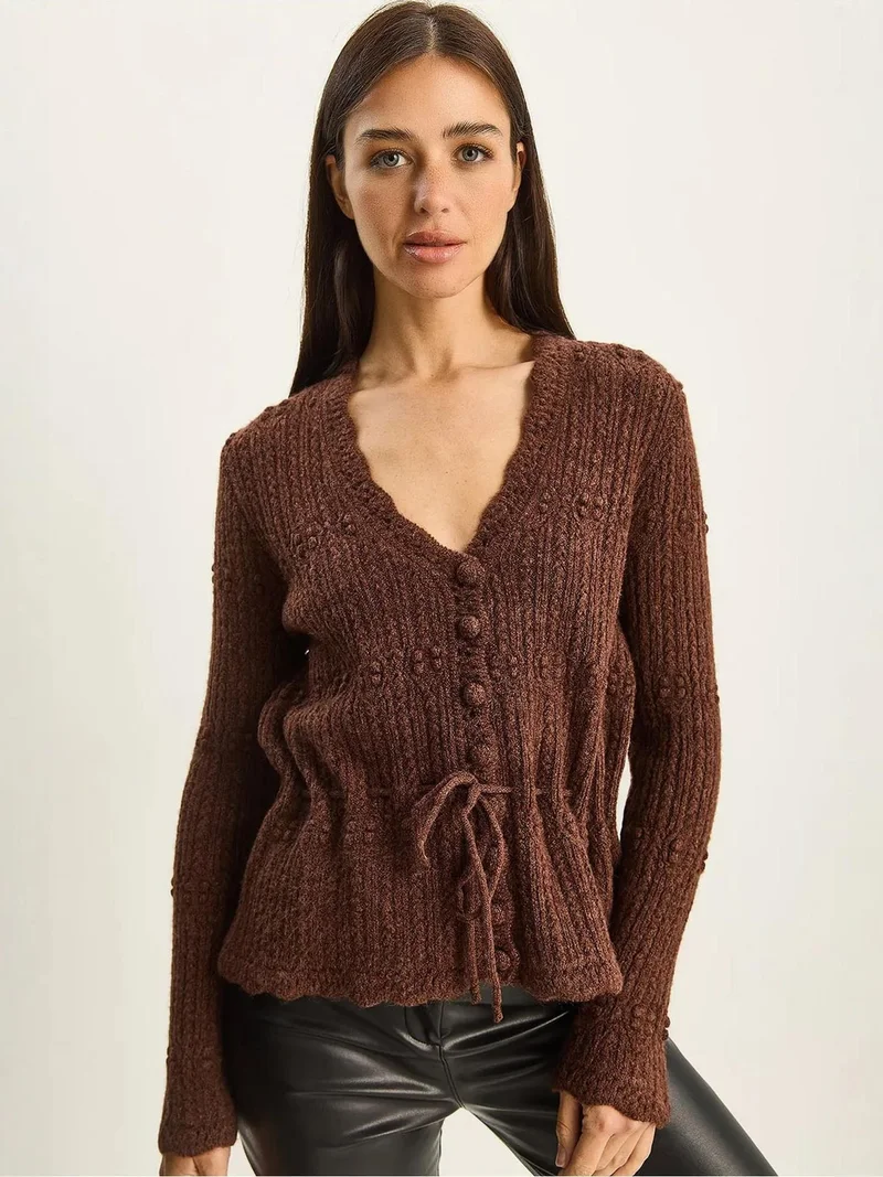 بيانكو لوتشي كارديجان بأزرار وياقة على شكل حرف  مضلع من لوتشي