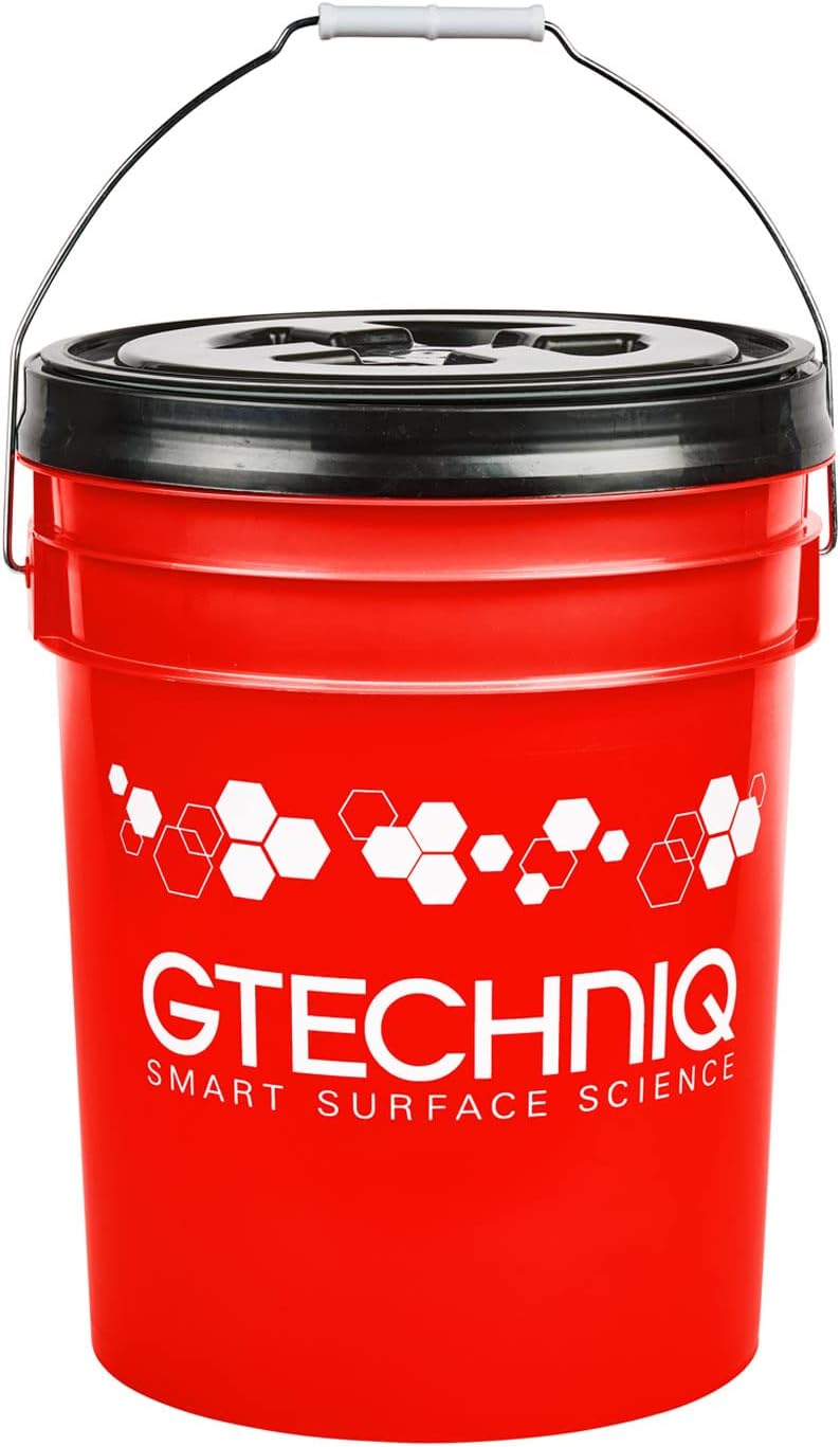 Gtechniq 20L Car Wash Bucket with Lid and Dirt Trap - Image 1