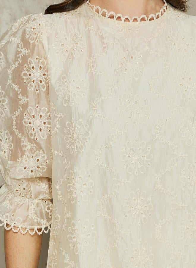 ستايلي بلوزة بأكمام بالون وياقة مستديرة بتطريز شيفلي - Image 5