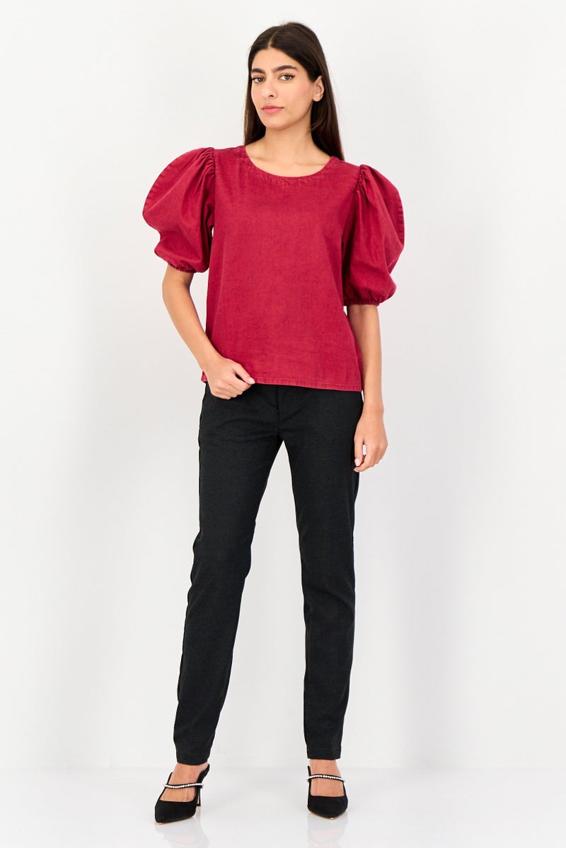 Levi's بلوزة نسائية بياقة دائرية وأكمام منتفخة بسيطة، مارون - Image 4