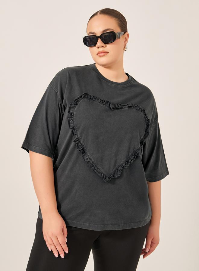 ستايلي تيشيرت بلس سايز واسع بتفاصيل مكشكشة وغسيل حمضي - Image 1