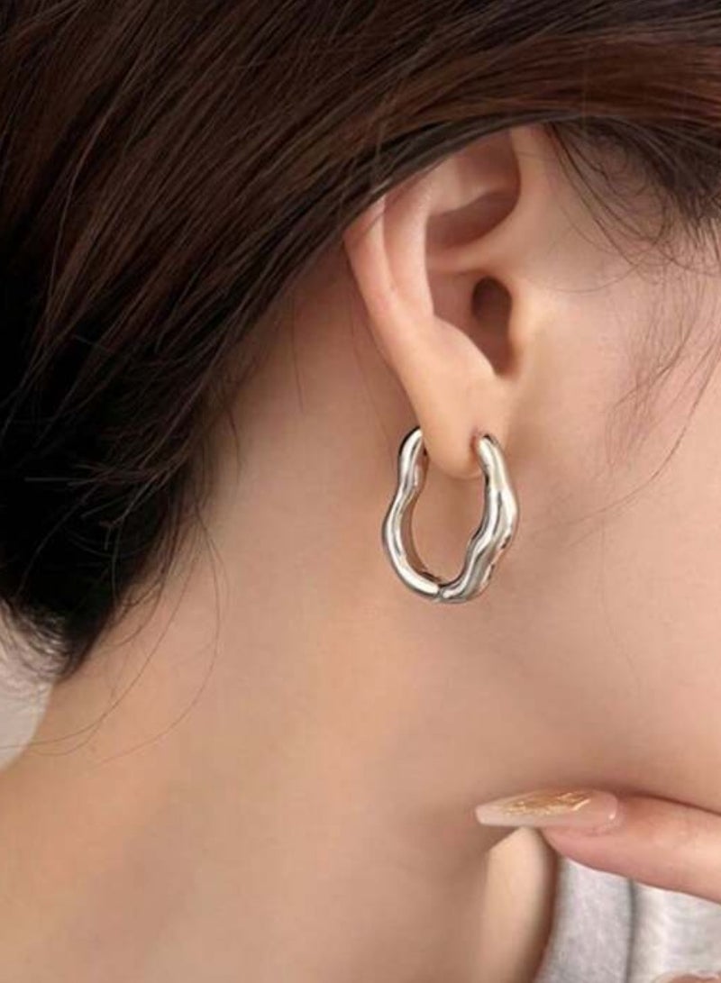 إيكوال حلق اذن نسائي دائري باللون الفضي أنيق وعالي الجودة - Image 1