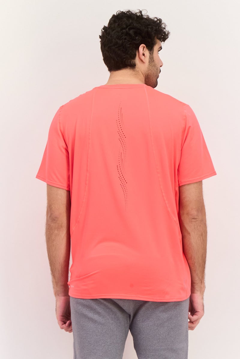 PUMA تي شيرت رياضي للرجال بأكمام قصيرة مناسب للجري، كورال - Image 2