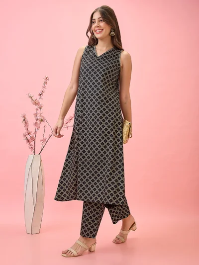 globus Women Thread Work Detail V-Neck A-Line Workwear Kurta & Pants Set