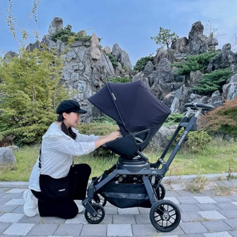 G5 Stroller for urban commuting, aluminum frame, matte black finish, 360-degree rotation hub for effortless maneuverability - Image 3