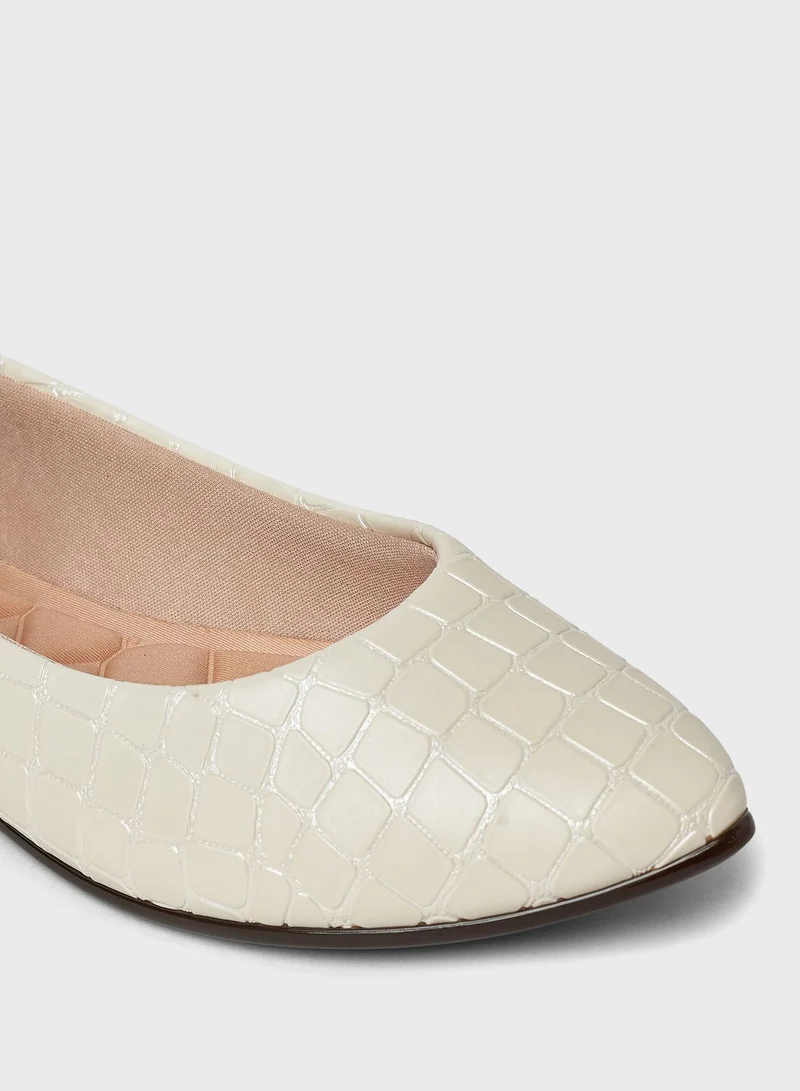 MOLECA Pointed Toe Ballerinas