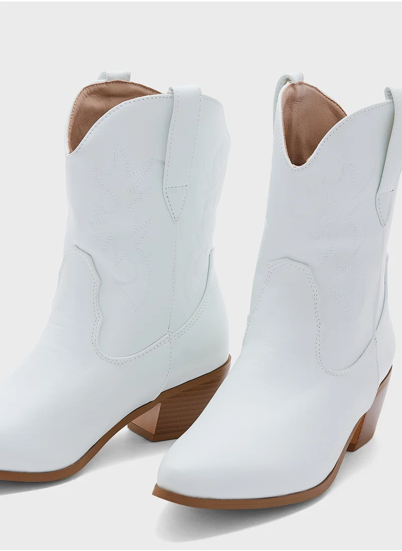 جينجر Embroidered Cowboy Ankle Boots