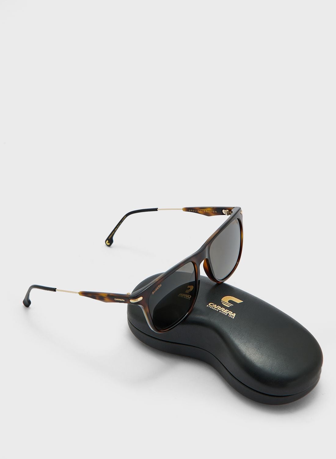 نظارة شمسية بإطار وايفارير