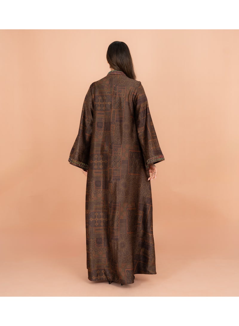 اكسا جلابية فاخرة سادة بأكمام واسعة وتطريز ملون - Image 4