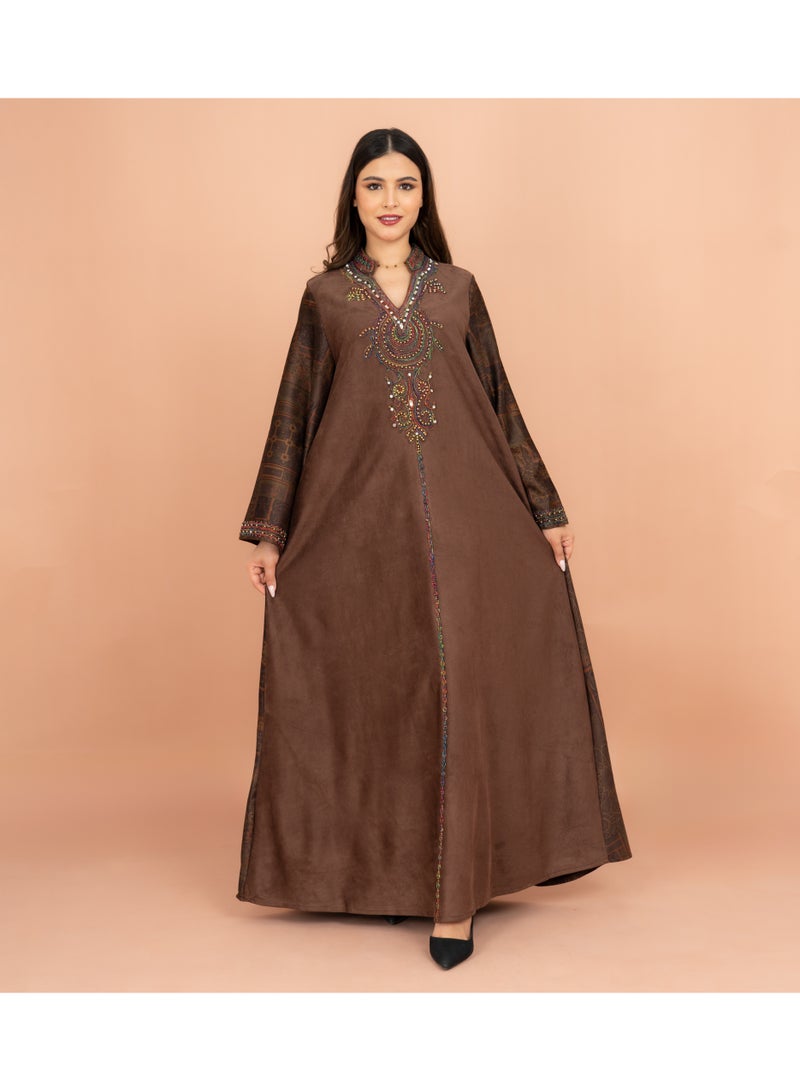 اكسا جلابية فاخرة سادة بأكمام واسعة وتطريز ملون - Image 5