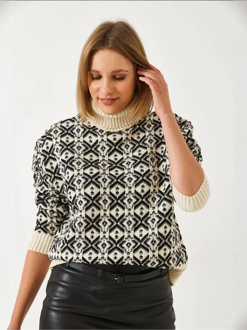 بيانكو لوتشي بلوفر قصير محبوك هندسي بياقة عالية من لوكسي