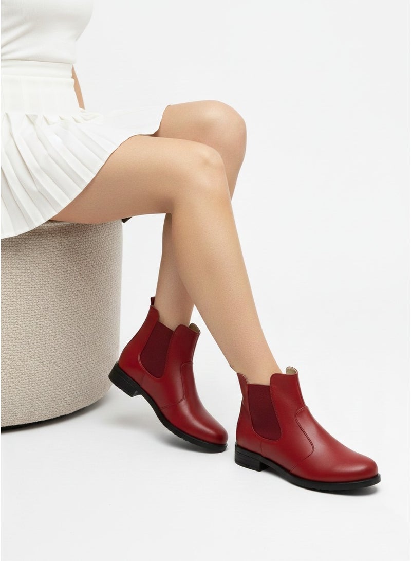 Vbranda Classic Chelsea boot designed with a clean - Image 1