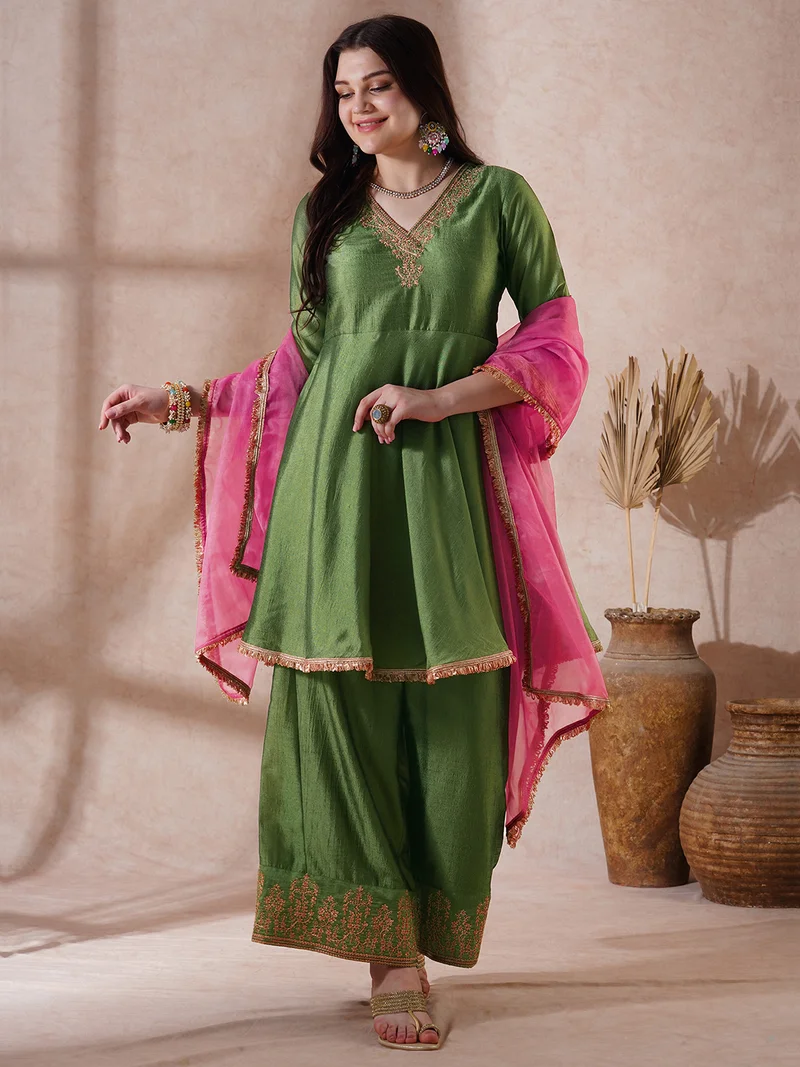 جلو باص Women Green Embroidered V-Neck Gotta Lace A-Line Kurta With Palazzos & Sequin Taping Dupatta Festive Set