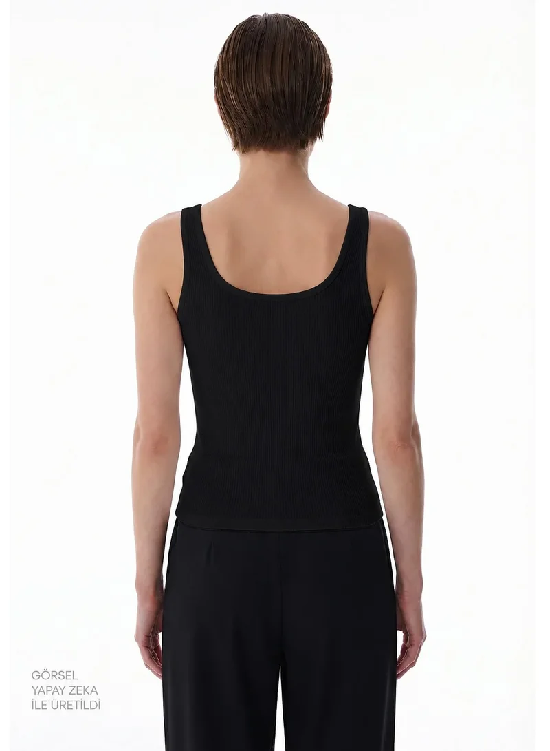 بنتي Women Seamless Square Neck Black Top