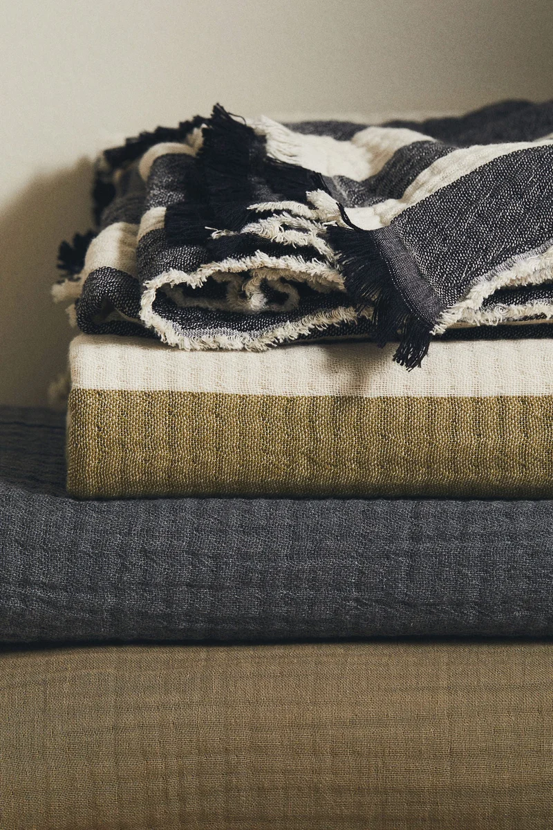 H&M Cotton muslin blanket