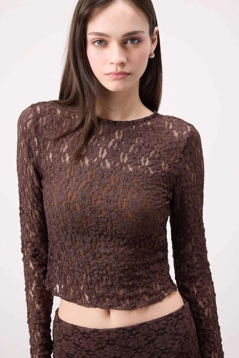 ديفاكتو Fitted Slim Fit Crew Neck Lace T-Shirt