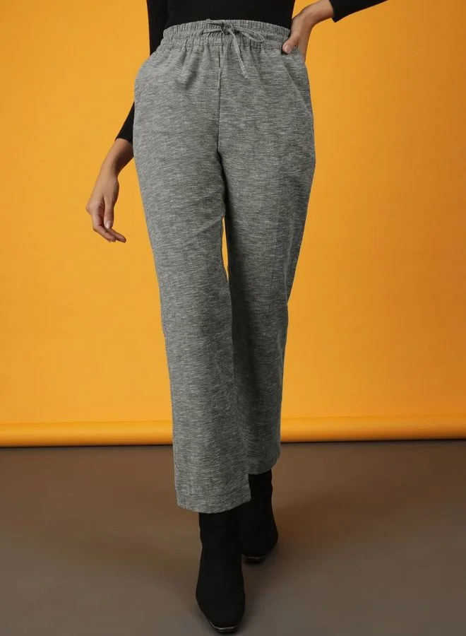 Women Regular Fit Solid Mid Rise Pant