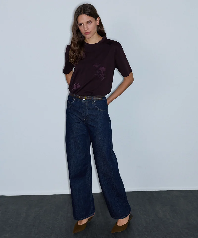 ايبيكيول T-Shirt with Floral Applique