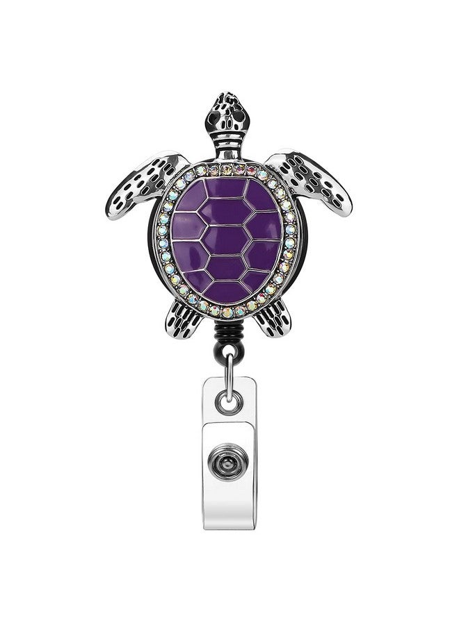 سوليبي بكرة شارات سلحفاة بحرية مطلية بالمينا من سوليبي، حامل شارات قابل للسحب بطول 24 بوصة مع مشبك دوار على شكل تمساح، حامل شارات هوية مرصع بأحجار الراين اللامعة للممرضين والأطباء والمعلمين والطلاب (أرجواني) - Image 1