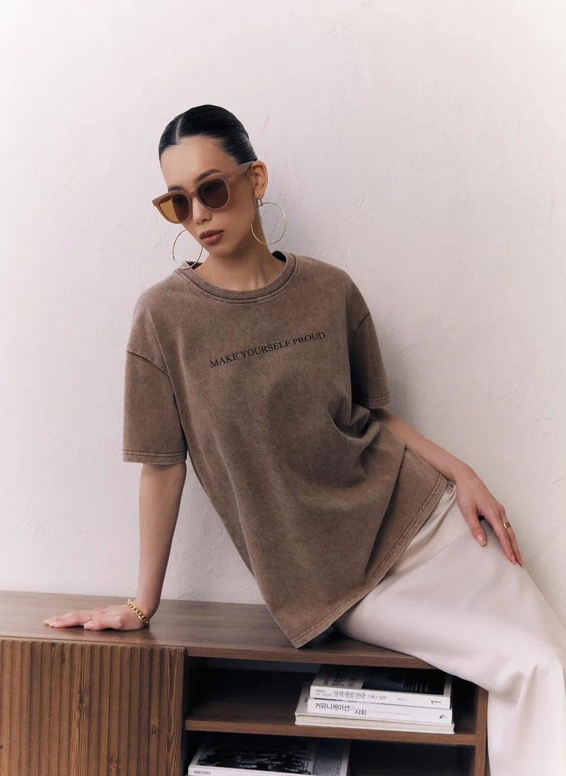 Lichi Loose T-shirt with scuffs and lettering