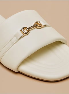 Celeste صندل نسائي سهل الارتداء مع لمسات معدنية  - Image 5