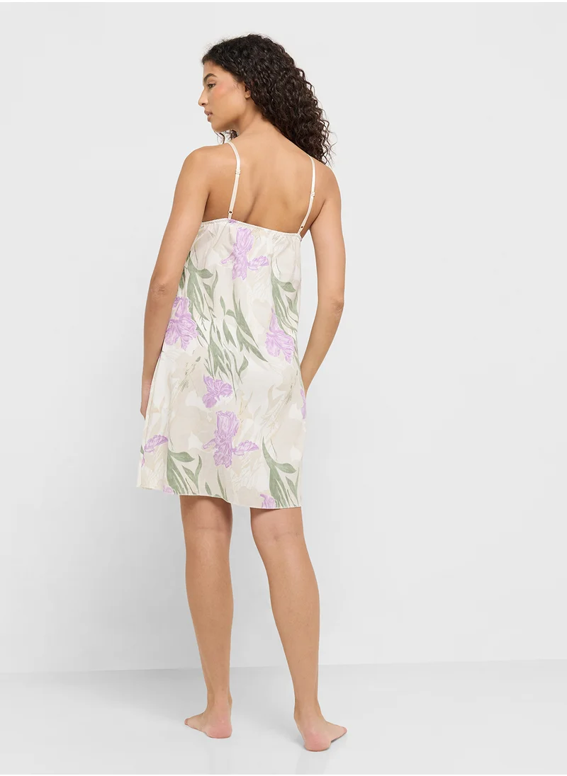 جينجر Lace Detail Floral Slip Dress