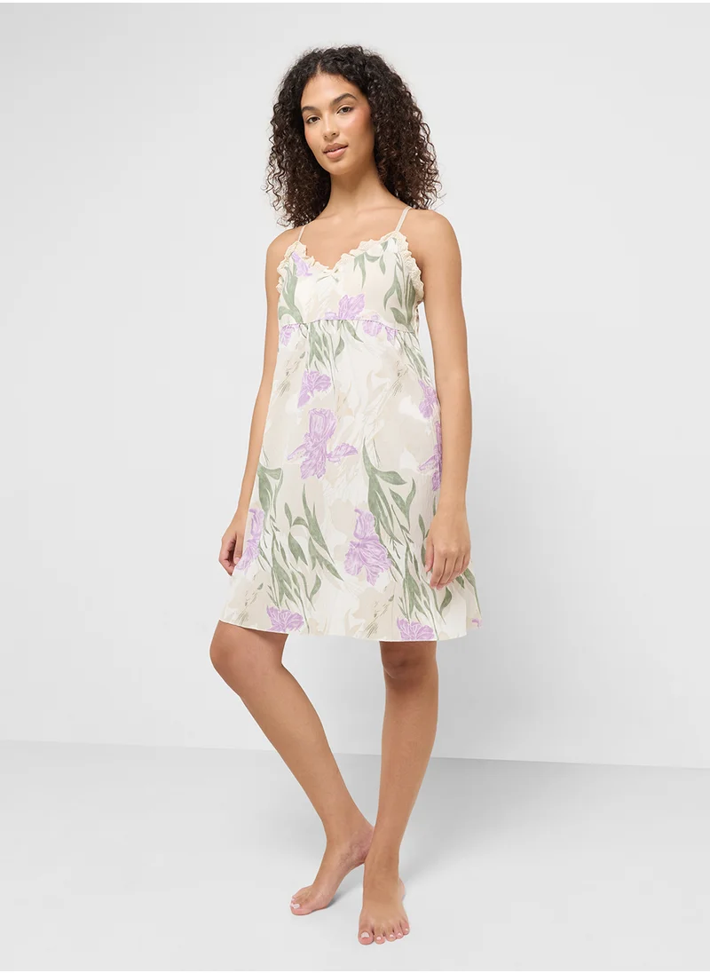 جينجر Lace Detail Floral Slip Dress