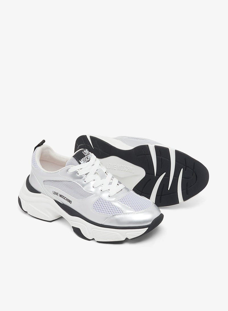 لوف موسكينو حذاء رياضي منخفض بشعار - Image 3