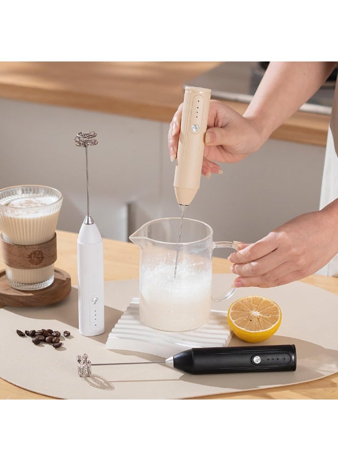 خافق حليب كهربائي للقهوة – صانع رغوة يدوي بمضرب من الفولاذ المقاوم للصدأ، قابل للشحن عبر USB، بثلاث سرعات، مناسب للاتيه والكابتشينو والشوكولاتة الساخنة (أسود / أبيض) - Image 3