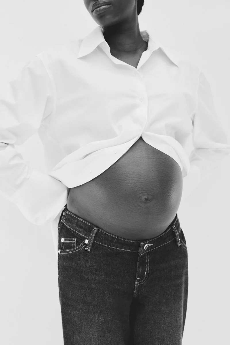 اتش اند ام جينز بقصّة مستقيمة وبطول الكاحل من تشكيلة ماما