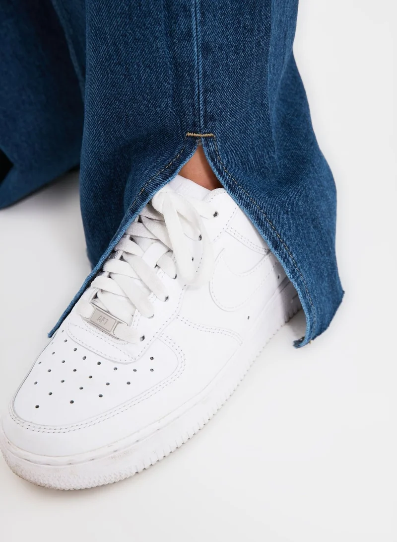 ترينديول جينز بقصة ارجل مستقيمة