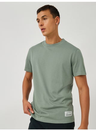 Styli Badge Detail Mock Neck Regular Fit T-Shirt - pzsku/Z9DAEB73E55ECC41FB0CDZ/45/1747842054/e142520e-ad1e-4d19-a86d-18e9d8a1080b