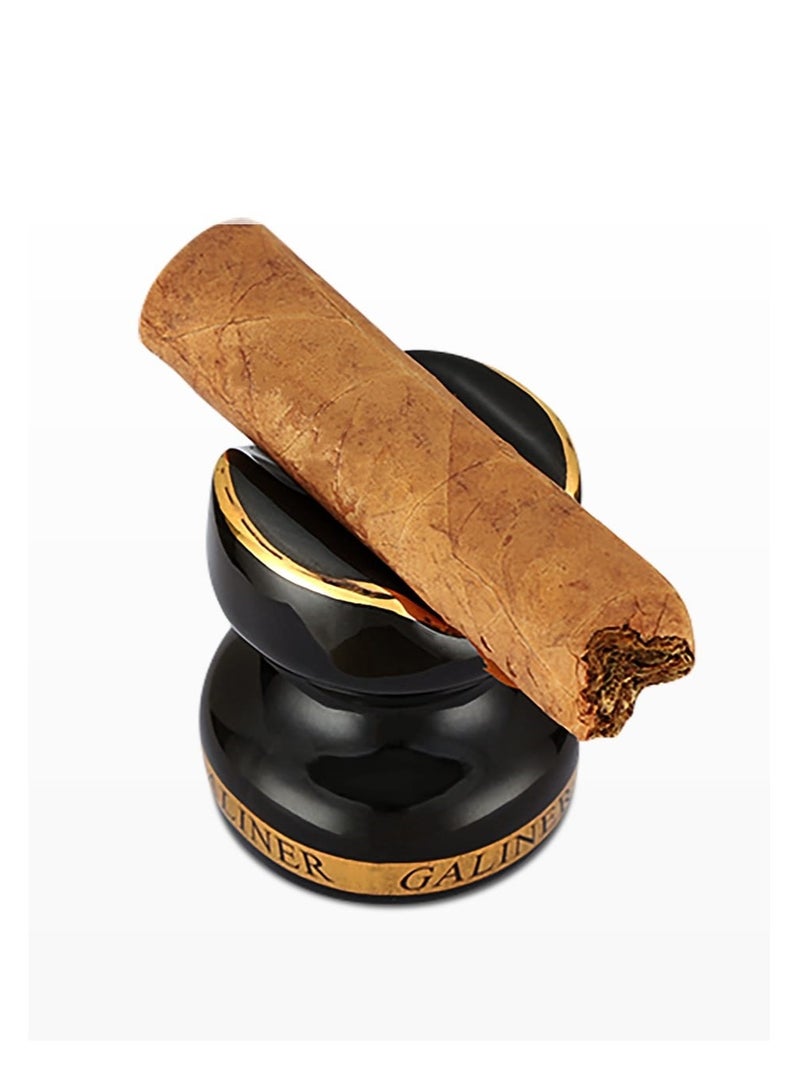 طقم مكون من 2 حاملفاخر بتصميم مميز من السيراميك المصقول، يجمع بين الفخامة والعملية. مزين بتفاصيل ذهبية تضفي لمسة من الرقي. قطعة مثالية لترتقي بتجربة تدخين السيجار. - Image 4