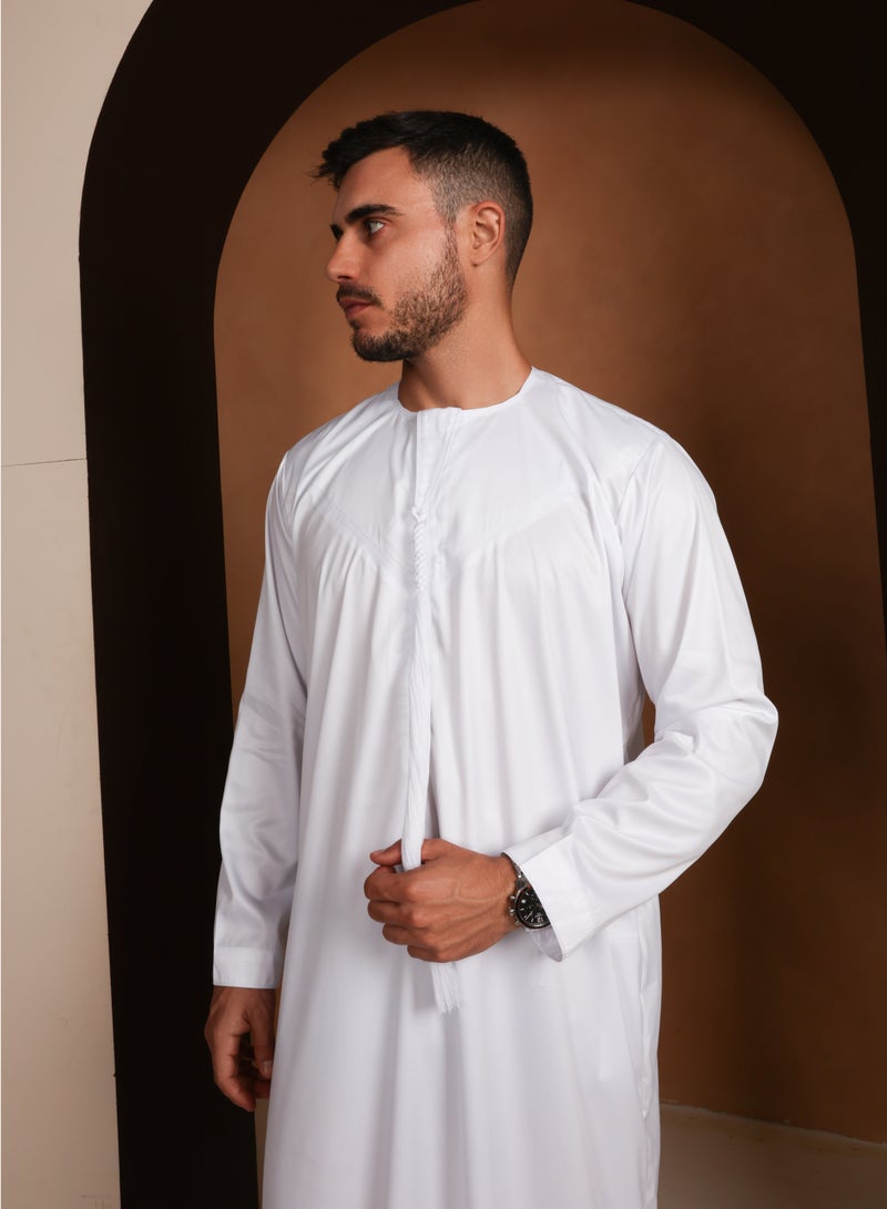 Yigo by Mariam Kandhoura Sami – Traditional White Emirati Kandhoura – Breathable Cotton Blend | Elegant & Comfortable Wear  - Image 1