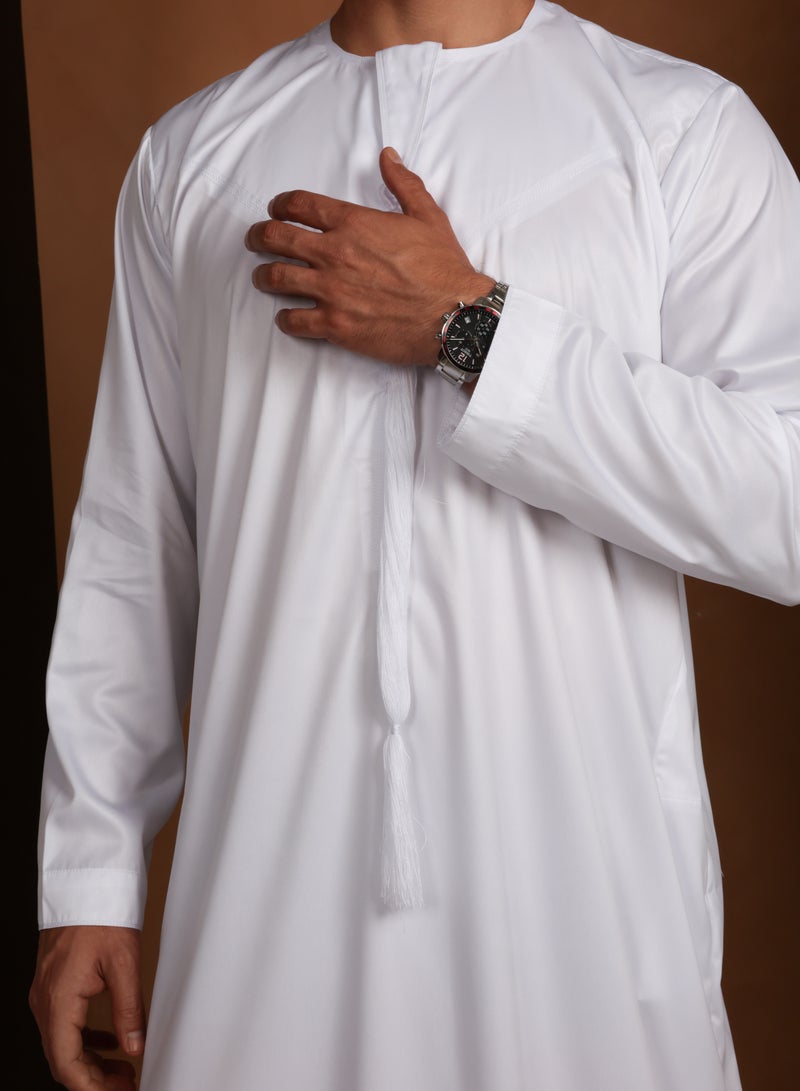Yigo by Mariam Kandhoura Sami – Traditional White Emirati Kandhoura – Breathable Cotton Blend | Elegant & Comfortable Wear  - Image 2