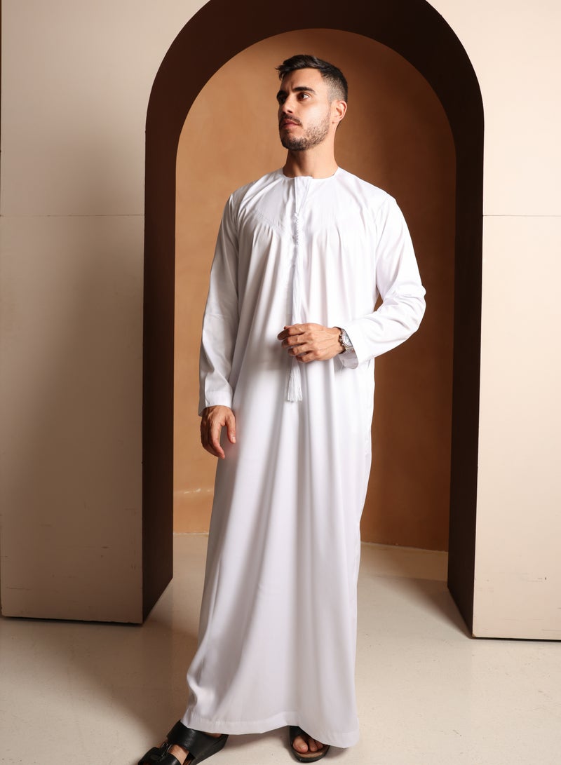 Yigo by Mariam Kandhoura Sami – Traditional White Emirati Kandhoura – Breathable Cotton Blend | Elegant & Comfortable Wear  - Image 5