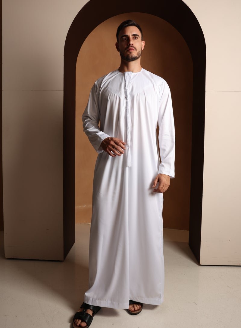 Yigo by Mariam Kandhoura Sami – Traditional White Emirati Kandhoura – Breathable Cotton Blend | Elegant & Comfortable Wear  - Image 4